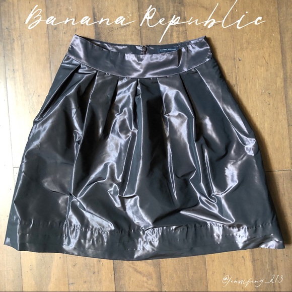 Banana Republic Dresses & Skirts - Banana Republic Brown Metallic Pleated Mini Skirt